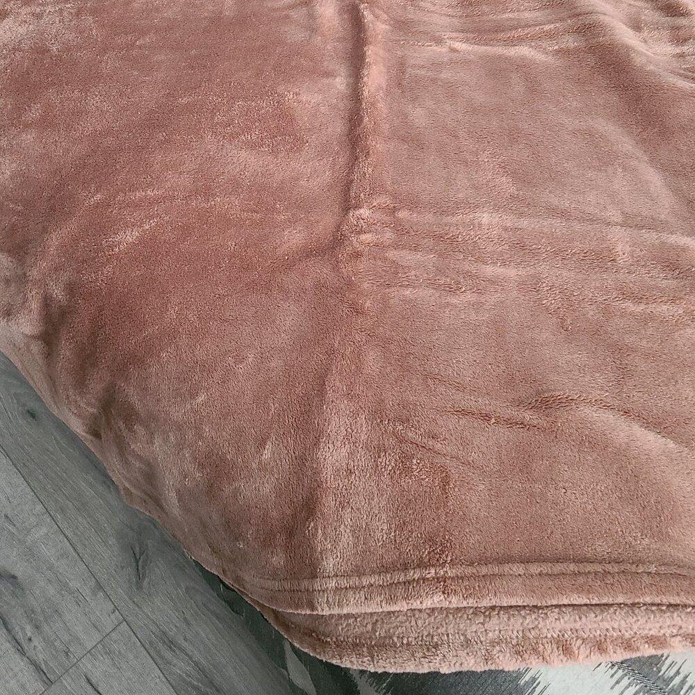 Light Brown Throw - Picture 2 of 3